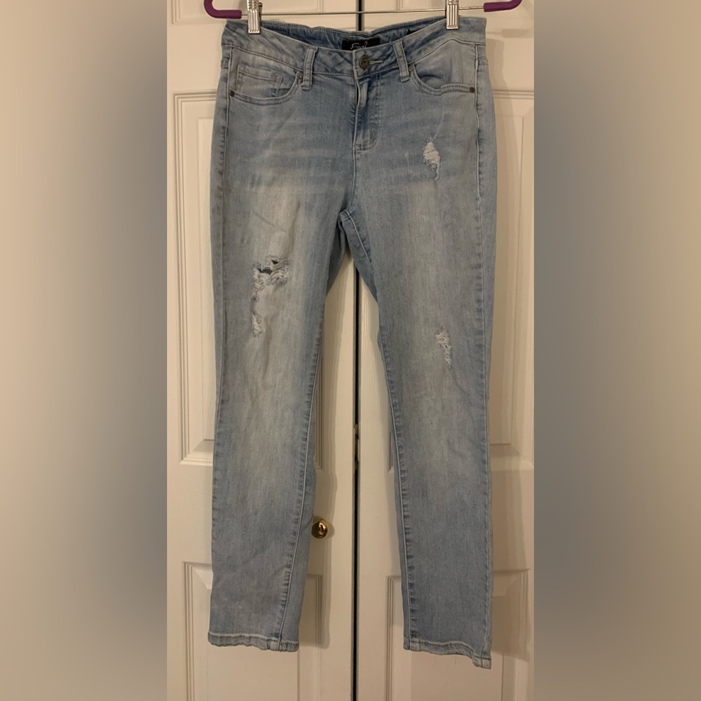 Earl Jeans Light Blue Distressed Women 
Size 8
